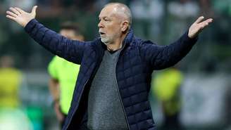 Grêmio anuncia demissão do treinador Mano Menezes