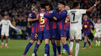 Jogadores do Barcelona comemorando gol