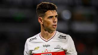 O meia Oscar decidiu encerrar a carreira, após passar por diversos problemas físicos durante a temporada