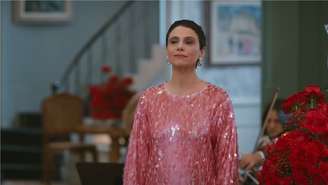 Celina (Malu Galli) no casamento de Odete (Débora Bloch) em "Vale tudo" —