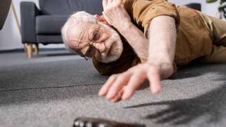 Uma das explicações mais aceitas para homens terem mais infarto após os 65 anos é o impacto diferenciado dos hormônios ao longo da vida – depositphotos.com / HayDmitriy