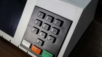 No próximo pleito eleitoral, os cidadãos brasileiros irão às urnas para eleger dois senadores por cada estado e pelo Distrito Federal