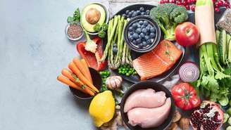 Alimentos nutritivos ajudam a manter a pele bonita no verão