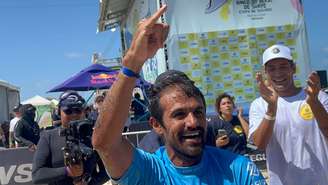 Michel Roque fatura título de etapa da WSL na Praia do Futuro