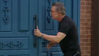 Boninho surpreendeu os peões de 'A Fazenda 17'