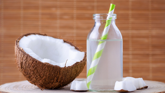 10 benefícios da água de coco para a saúde