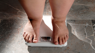 Por que a balança trava? Nutricionista revela 4 erros que impedem o emagrecimento e como corrigi