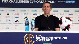 Filipe Luís durante entrevista coletiva