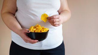Segundo pesquisadores da Universidade Virginia Tech, os ultraprocessados também estimulam o hábito de beliscar snacks após o café da manhã