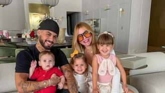 Zé Felipe e Virginia Fonseca com os filhos, José Leonardo, Maria Flor e Maria Alice