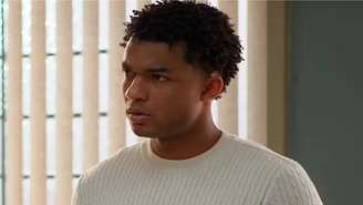 Samuel (Juan Paiva) em cena de Dona de Mim