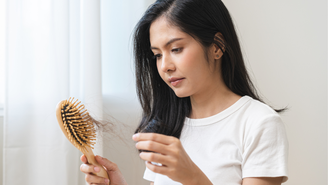Queda de cabelo: quando é normal e sinais de alerta
