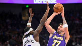 Luka Doncic comandou a vitória dos Lakers sobre o Jazz com 45 pontos