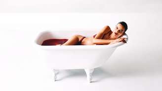 Barbara Fialho em novo EP "CRAZYX"