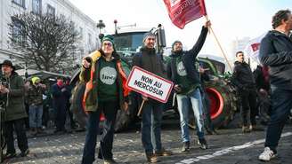 Foto ilustrativa do protesto realizado em Bruxelas em 18 de dezembro. Os agricultores da UE, particularmente na França, temem que o acordo com o Mercosul os prejudique com a concorrência dos produtos mais baratos do Brasil e seus vizinhos.