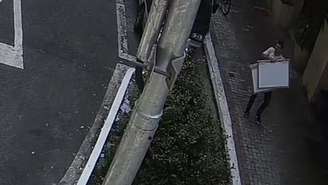 Câmeras flagram ladrões com quadros roubados da Biblioteca Mário de Andrade.