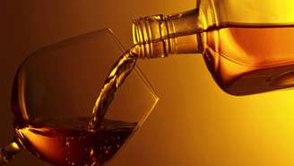 A denominação Cognac é protegida: apenas bebidas feitas na região francesa de Charente podem usar o nome oficialmente – depositphotos.com / igorr1