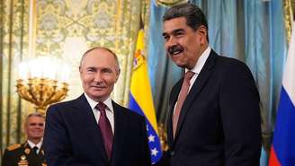 O presidente da Rússia, Vladimir Putin, ao lado do presidente da Venezuela, Nicolás Maduro, em Moscou, na Rússia, no dia 7 de maio de 2025