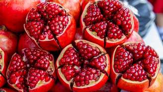 Símbolo de prosperidade, a romã tem compostos antioxidantes que podem beneficiar o coração; saiba o que a ciência comprova sobre a fruta