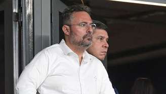 Alexandre Mattos durante jogo do Santos