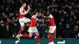 Jogadores do Arsenal comemorando gol contra o Crystal Palace