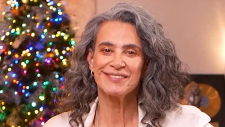 Simone lançou a música Então É Natal há 30 anos