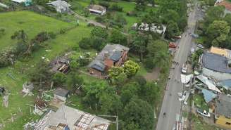 Tornado com ventos de 100km/h atinge cidade no RS e deixa estragos