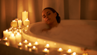 Confira o passo a passo para fazer um banho energético para o Réveillon