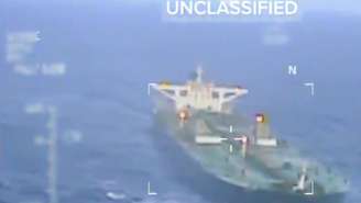 Um novo petroleiro venezuelano perseguido pela Guarda Costeira dos Estados Unidos no Caribe. Imagem publicada na conta X da secretária de Segurança Interna dos Estados Unidos, Kristi Noem.