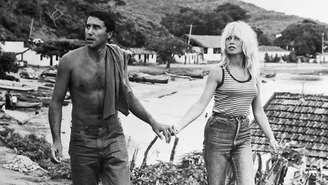 Brigitte Bardot durante visita em Búzios