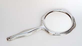 Quer se sentir mais bonita e confiante? Aprenda um ritual com espelho que fortalece a autoestima e transforma sua relação consigo mesma!