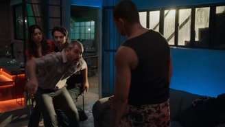 Gerluce (Sophie Charlotte), Paulinho (Romulo Estrela), Jorginho (Juliano Cazarré) e Bagdá (Xamã) em Três Graças (Reprodução/TV Globo)