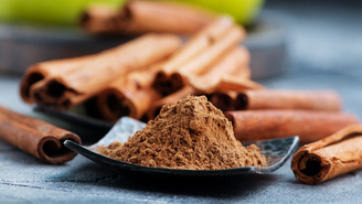 Saiba como soprar canela no primeiro dia do ano para atrair prosperidade