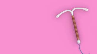 Enquanto a pílula exige uso diário, o DIU oferece proteção de longa duração e o diafragma é uma opção sem hormônios, usada apenas no momento da relação – depositphotos.com / doomu