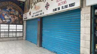 Devido à falta de turistas, muitas lojas de souvenirs em frente à Basílica da Natividade, na Cisjordânia, fecharam as portas.
