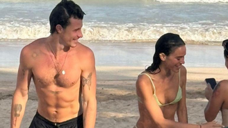 Bruna Marquezine e Shawn Mendes são flagrados curtindo mergulho juntos após réveillon em Alagoas