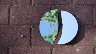 Quebrar um espelho é uma das superstições mais antigas ligadas à má sorte – depositphotos.com / Esteveg