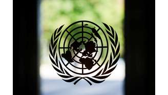 Logo da ONU na sede da entidade em Nova York