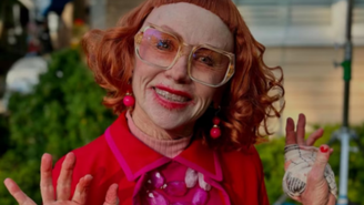 Personagem Tia Gladys fez sucesso no filme 'A Hora do Mal'