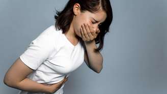 Veja a diferença entre virose da praia e intoxicação alimentar