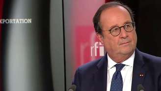 Imagem de arquivo do ex-presidente francês François Hollande convidado do programa 'Mardi Politique' na RFI e na France 24, em 4 de outubro de 2022.