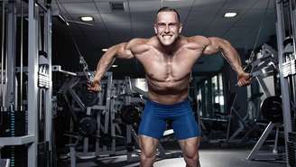 Quando se fala em exercícios para crescer o tórax, a musculação costuma representar o caminho mais direto –