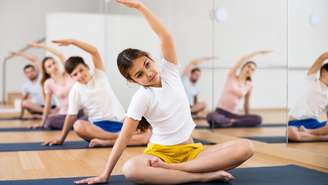 Saiba se você realmente deve fazer alongamento antes do treino