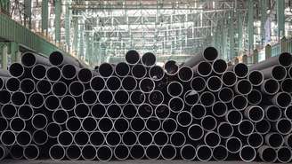 China, exportadora de aço e outros metais usados pela indústria, critica adoção de mecanismo de pagamento pelas emissões de produtos importados pela UE. Na foto, siderurgia de Yantai, em Shandong. (24/04/2025)