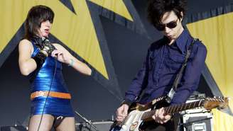 Karen O e Nick Zinner do Yeah Yeah Yeahs em 2004