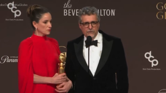 Diretor de O Agente Secreto detona Bolsonaro após vencer Globo de Ouro: 'Irresponsável' / Reprodução: Globo