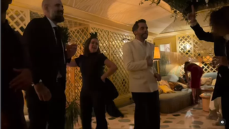 Wagner Moura faz roda de samba após vencer o Globo de Ouro; veja o vídeo / Reprodução: Instagram