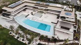 A mega-mansão de Cristiano Ronaldo de 30 milhões de libras, cerca de R$ 215 milhões