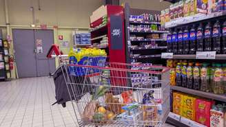 Especialistas em nutrição e saúde pública apontam que o problema não está em um único alimento, mas no consumo frequente de produtos industrializados ao longo dos anos – depositphotos.com / HenryStJohn