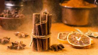 Comece o mês com boas energias! Aprenda o ritual da canela para atrair mais prosperidade e dinheiro para sua vida de forma simples.